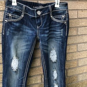 Almost Famous jeans size 7 distressed
